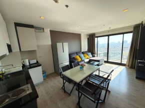 Spacious 2 Bedroom Penthouse Condo In The Base 592